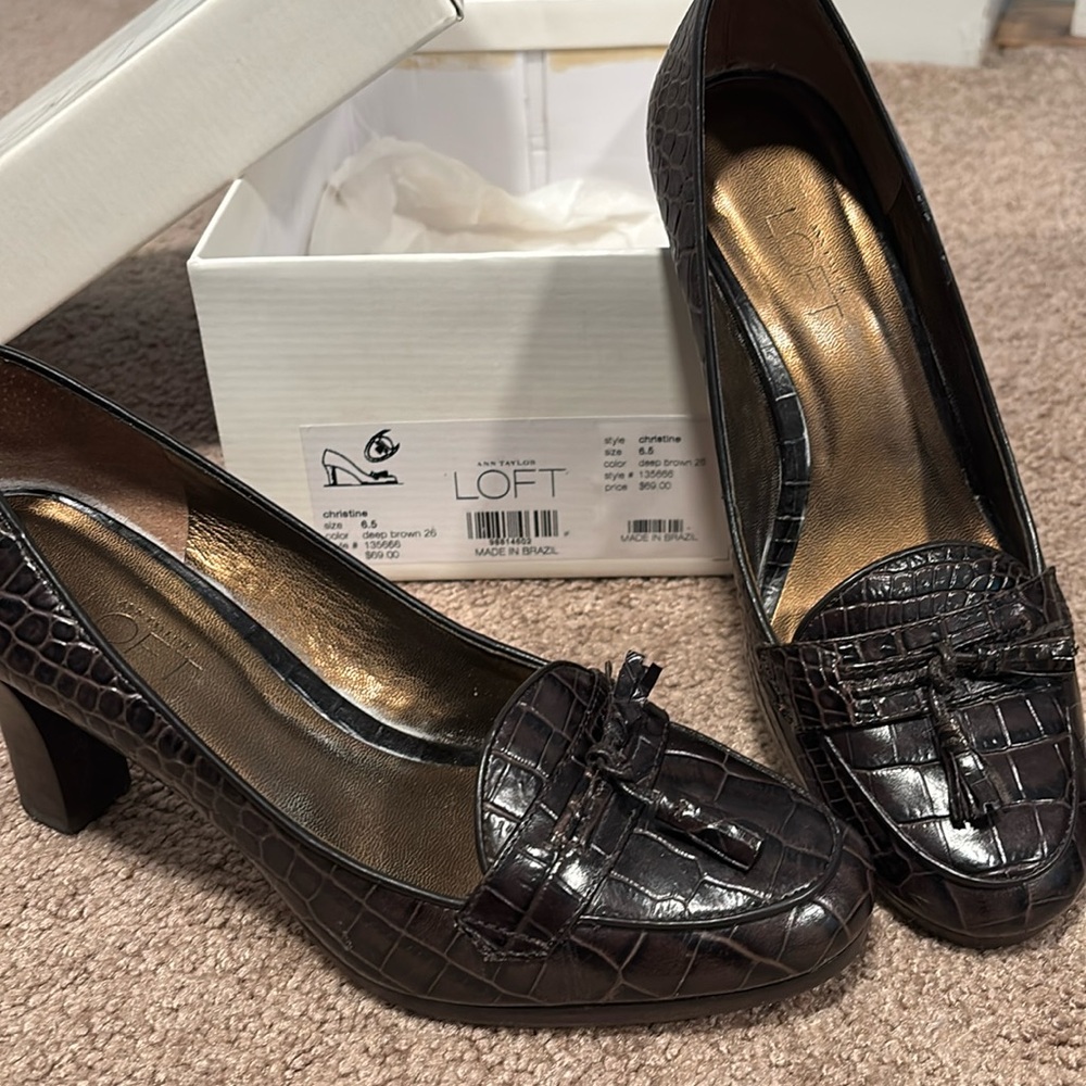 EUC Loft crocodile leather heel  with tassel